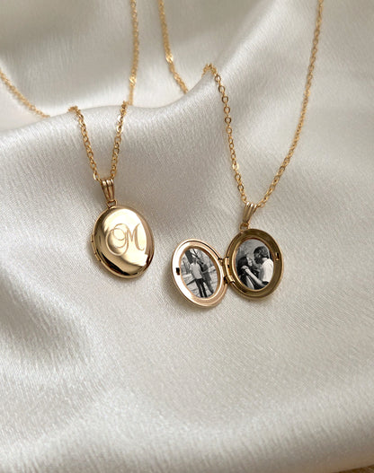 Oval Photo Locket (Engravable)