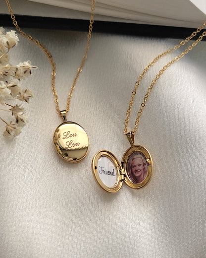 OVAL PHOTO LOCKET